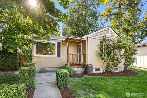 1010 E Marine View Dr, Everett, WA 98201