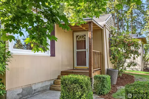 Exterior - 1010 E Marine View Dr, Everett, WA 98201 photo 2 of 6