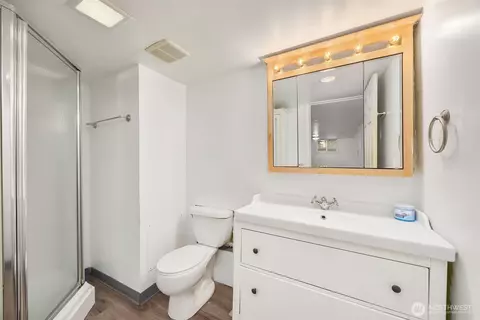 Bath - 1010 E Marine View Dr, Everett, WA 98201 photo 3 of 4