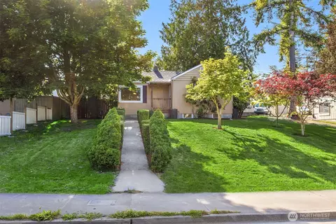 Exterior - 1010 E Marine View Dr, Everett, WA 98201 photo 3 of 6