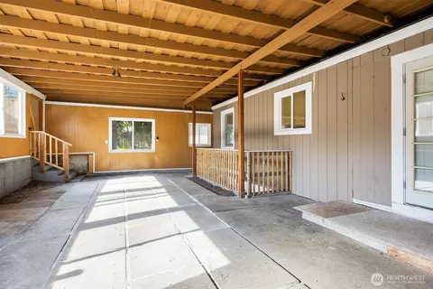 Exterior - 1010 E Marine View Dr, Everett, WA 98201 photo 4 of 6