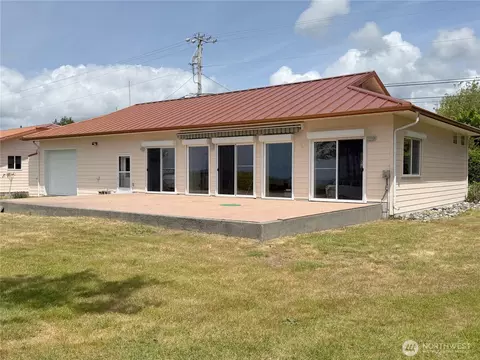 663 State Rt 101, Chinook, WA 98614