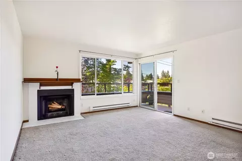 6055 35th Ave SW #201, Seattle, WA 98126