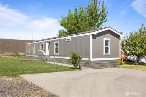 677 Lonetree Ln, Richland, WA 99352