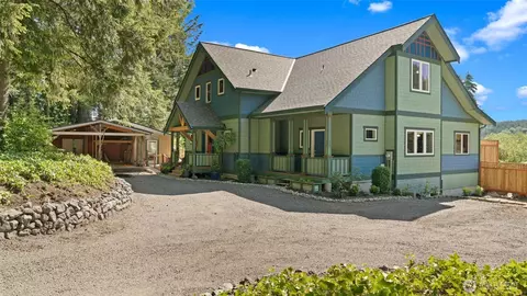 10539 N Madison Ave NE, Bainbridge Island, WA 98110