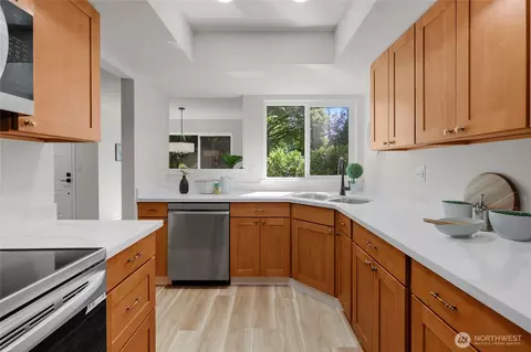12707 NE 130th Ct #B102, Kirkland, WA 98034