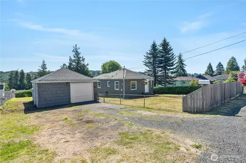 2736 Riverview Dr, Aberdeen, WA 98520