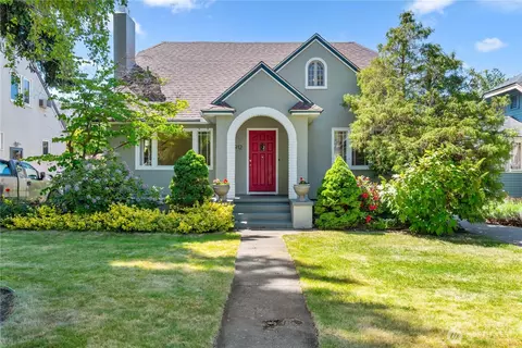 912 Highland Dr, Wenatchee, WA 98801