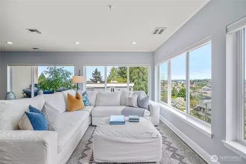 2627 Warren Ave N #200, Seattle, WA 98109