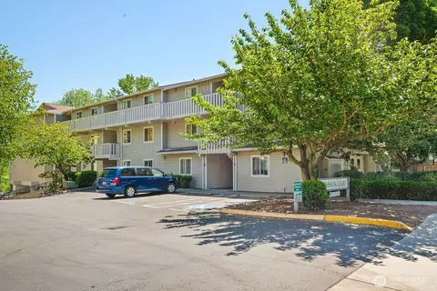 18200 73rd Ave NE #B205, Kenmore, WA 98028