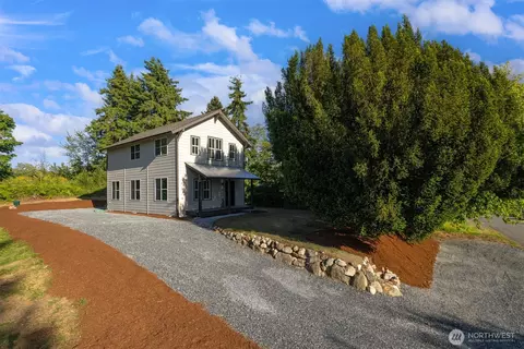 218 11th St, Blaine, WA 98230