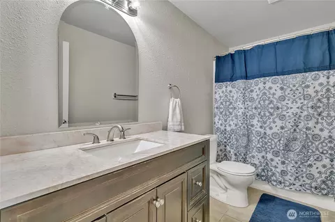 Bath - 404 Jewell St, Enumclaw, WA 98022 photo 4 of 4