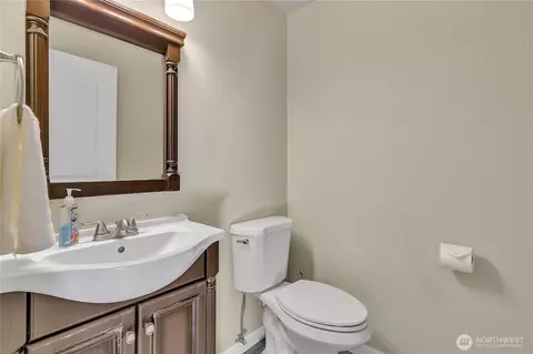 Bath - 404 Jewell St, Enumclaw, WA 98022 photo 3 of 4
