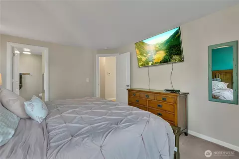 Bedroom - 404 Jewell St, Enumclaw, WA 98022 photo 2 of 4