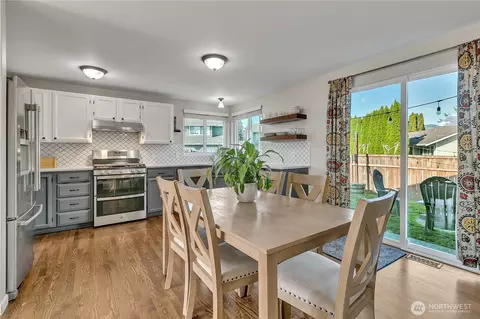 Kitchen - 404 Jewell St, Enumclaw, WA 98022 photo 1 of 5