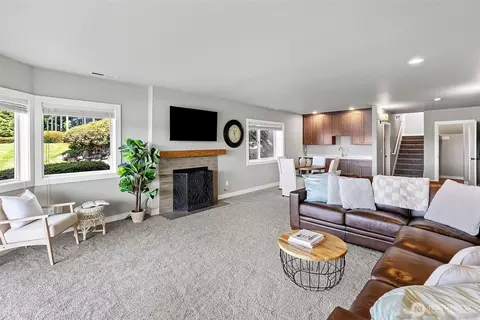Living - 52 Chapman Loop #D, Steilacoom, WA 98388 photo 5 of 5