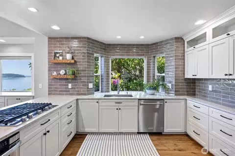 Kitchen - 52 Chapman Loop #D, Steilacoom, WA 98388 photo 2 of 4