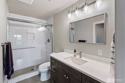 Bath - 52 Chapman Loop #D, Steilacoom, WA 98388 photo 3 of 3