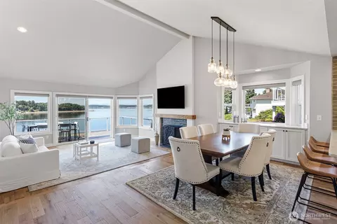 Dining - 52 Chapman Loop #D, Steilacoom, WA 98388 photo 2 of 4