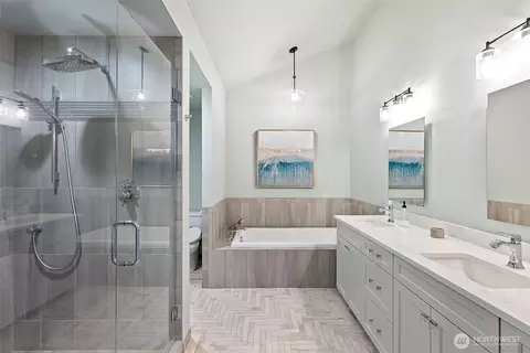 Bath - 52 Chapman Loop #D, Steilacoom, WA 98388 photo 2 of 3