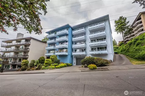 7060 Lincoln Park Way S, Seattle, WA 98136