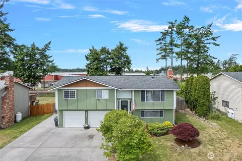 569 NW Fairhaven Dr, Oak Harbor, WA 98277