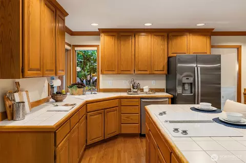 Kitchen - 2809 155th St SE, Mill Creek, WA 98012 photo 3 of 5