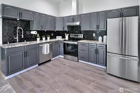 Kitchen - 1630 Hillcrest Ave, Enumclaw, WA 98022 photo 4 of 4