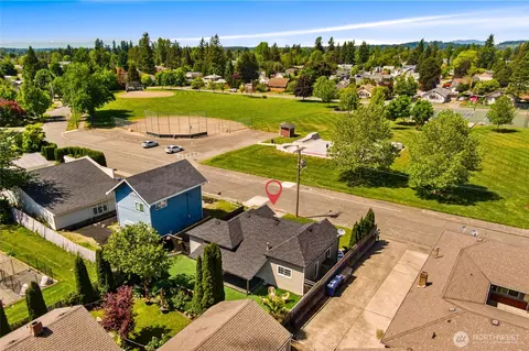 View/Area - 1630 Hillcrest Ave, Enumclaw, WA 98022 photo 2 of 4