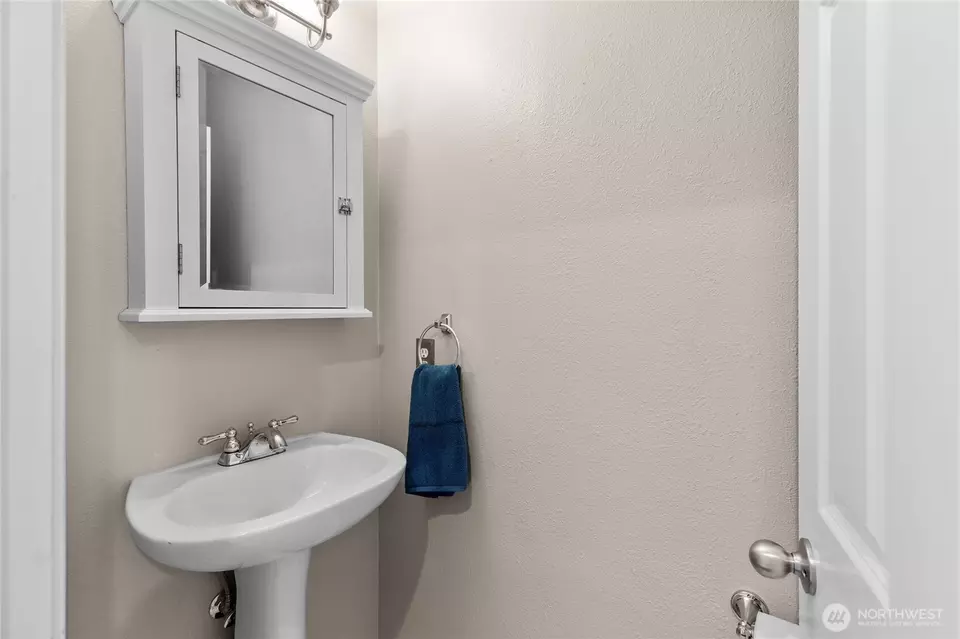 Bath - 111 170th St SE, Bothell, WA 98012 photo 4 of 4