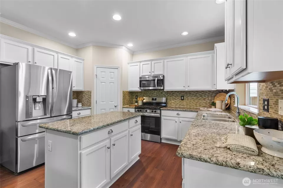 Kitchen - 111 170th St SE, Bothell, WA 98012 photo 3 of 3
