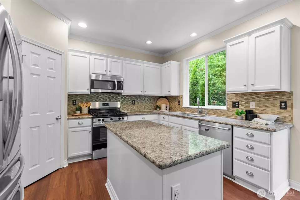 Kitchen - 111 170th St SE, Bothell, WA 98012 photo 1 of 3