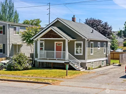 902 Hewitt Ave, Bremerton, WA 98337