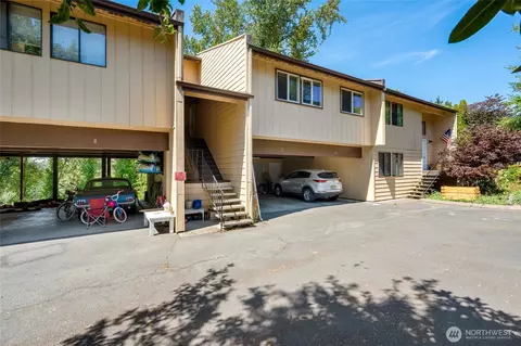 1211 N 8th St #8, Mount Vernon, WA 98273