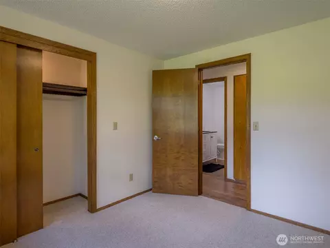 Bedroom - 52 W Pheasant Ln, Sequim, WA 98382 photo 3 of 4