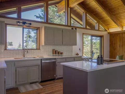 Kitchen - 52 W Pheasant Ln, Sequim, WA 98382 photo 4 of 6