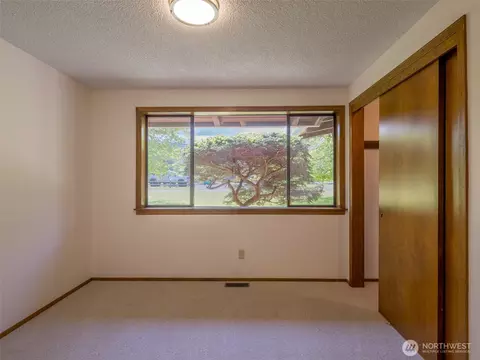 Bedroom - 52 W Pheasant Ln, Sequim, WA 98382 photo 2 of 4