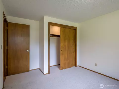 Bedroom - 52 W Pheasant Ln, Sequim, WA 98382 photo 4 of 4