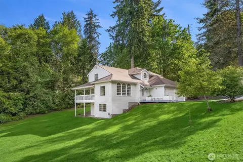 8021 NE Sandpiper Ln, Bainbridge Island, WA 98110