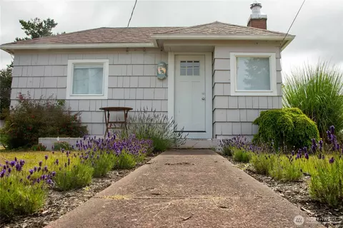 908 Washington Ave N, Long Beach, WA 98631