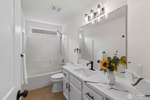 Bath - 4308 135th Pl SE, Mill Creek, WA 98012 photo 2 of 4