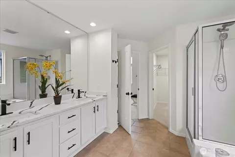 Bath - 4308 135th Pl SE, Mill Creek, WA 98012 photo 1 of 4
