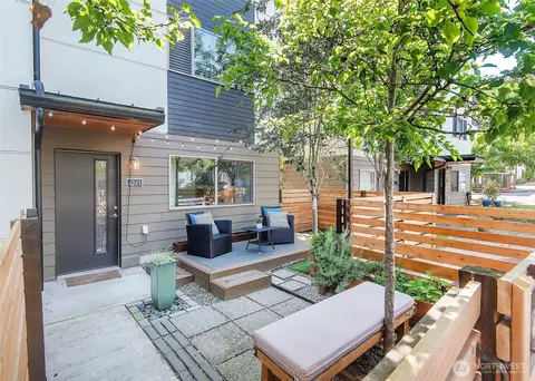 4241 S Greenbelt Station Dr, Seattle, WA 98118