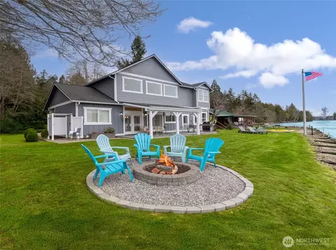 62 E North Bay Rd, Allyn, WA 98524