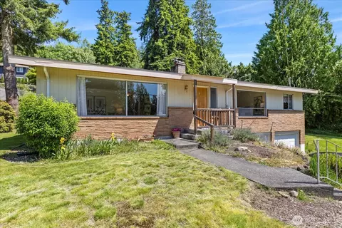 Exterior - 1420 Olympic Ave, Edmonds, WA 98020 photo 2 of 11