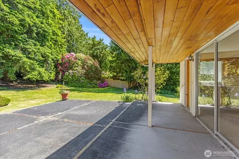 Exterior - 1420 Olympic Ave, Edmonds, WA 98020 photo 4 of 11