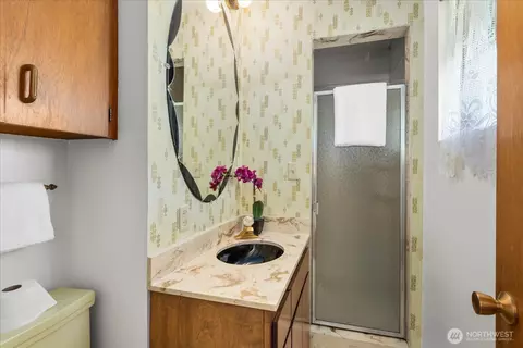 Bath - 1420 Olympic Ave, Edmonds, WA 98020 photo 1 of 4