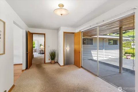 Entry Way - 1420 Olympic Ave, Edmonds, WA 98020 photo 1 of 1