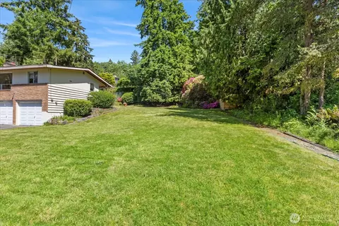 Exterior - 1420 Olympic Ave, Edmonds, WA 98020 photo 10 of 11