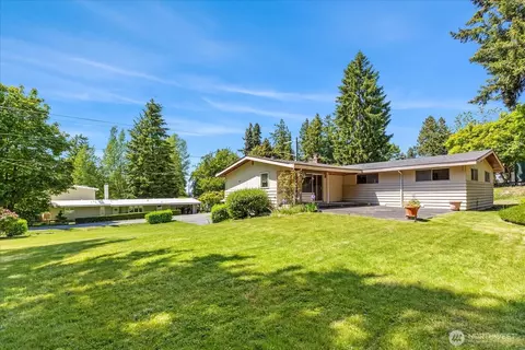 Exterior - 1420 Olympic Ave, Edmonds, WA 98020 photo 6 of 11
